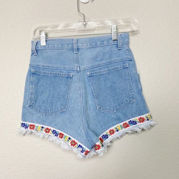 Vintage High Waisted Mom Jean Shorts Flower Trim - Picture 5 of 6